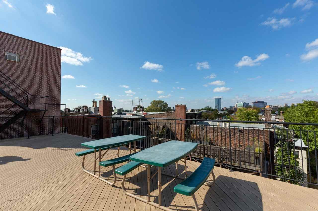 Pine Street Manor - Photo 4 of 5