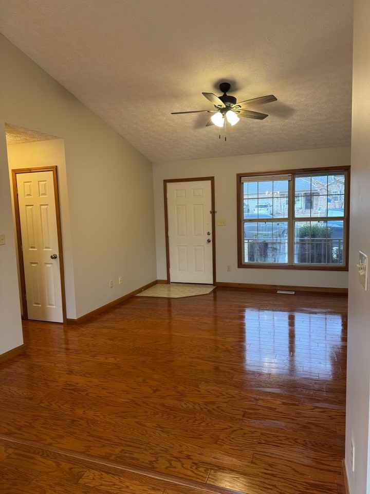 4718 Deer Run Ct - Photo 2 of 13