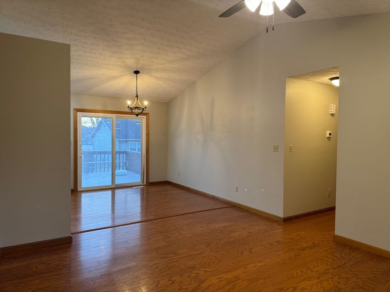 4718 Deer Run Ct - Photo 3 of 13