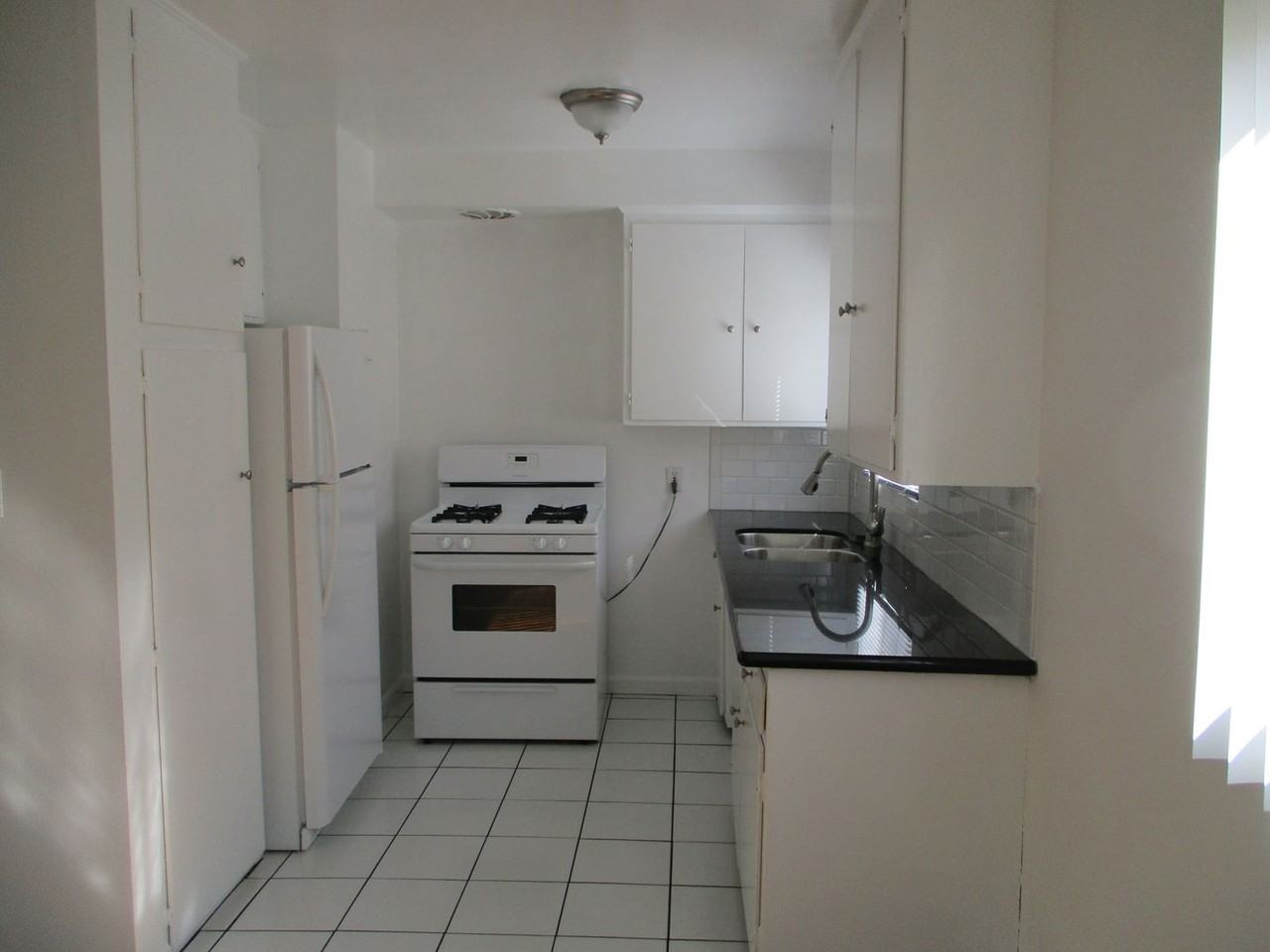 1435 N Fairfax Ave - Photo 6 of 14