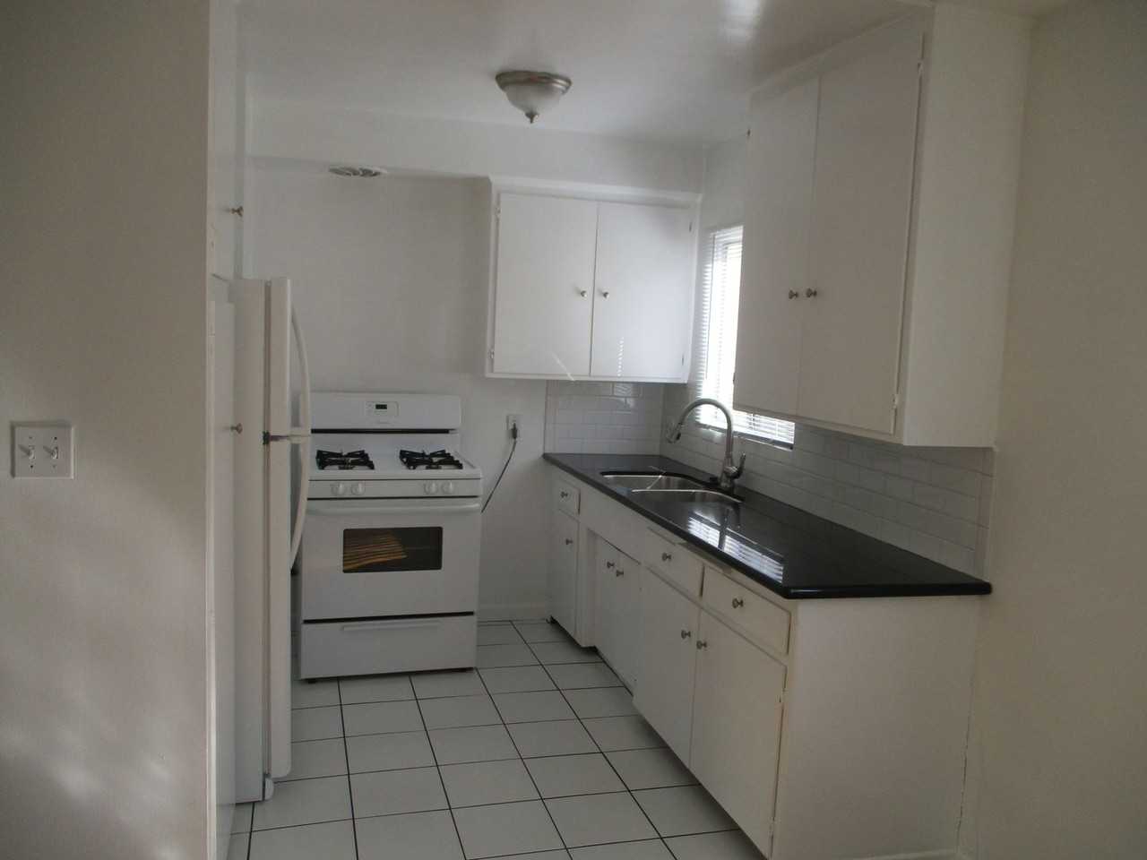 1435 N Fairfax Ave - Photo 7 of 14