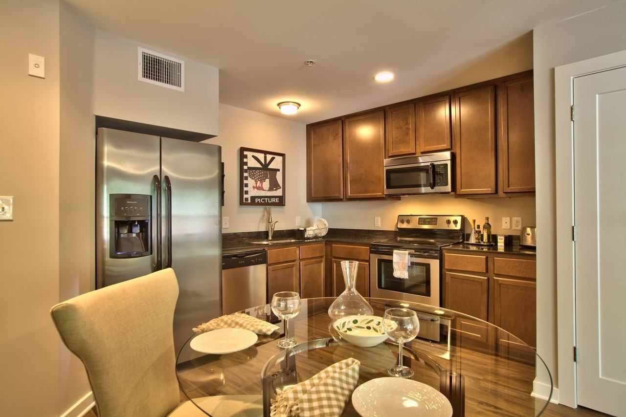 924 E 51st St #105 - Photo 3 of 43