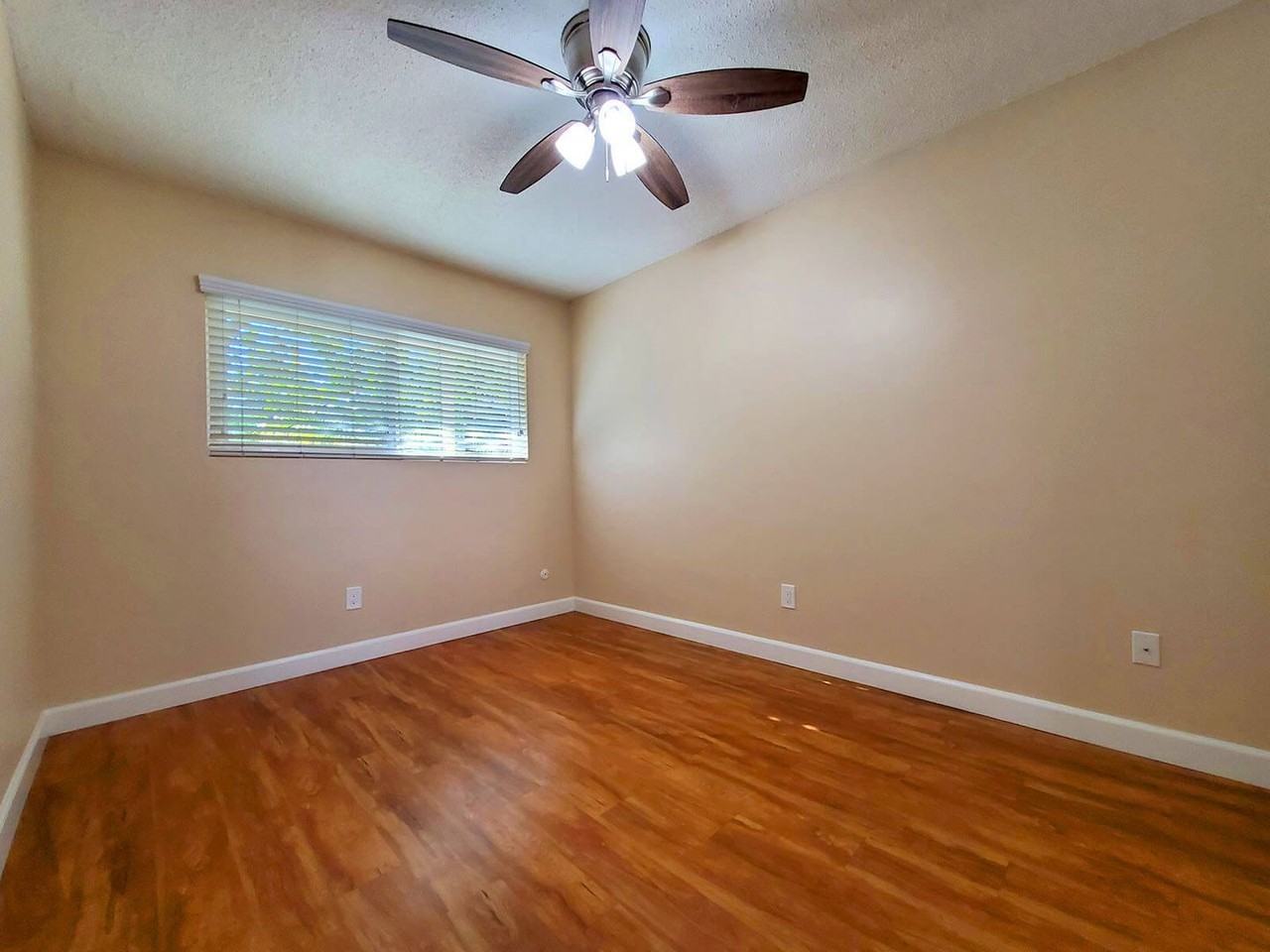 Paradise Palms - Photo 6 of 50