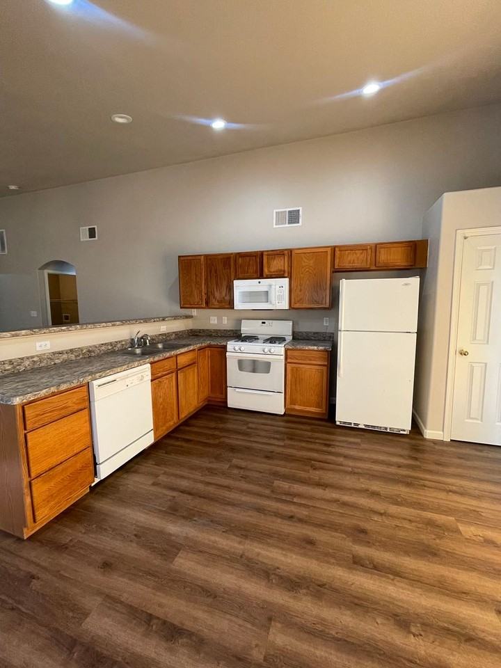 5179 Arena Dr - Photo 5 of 25