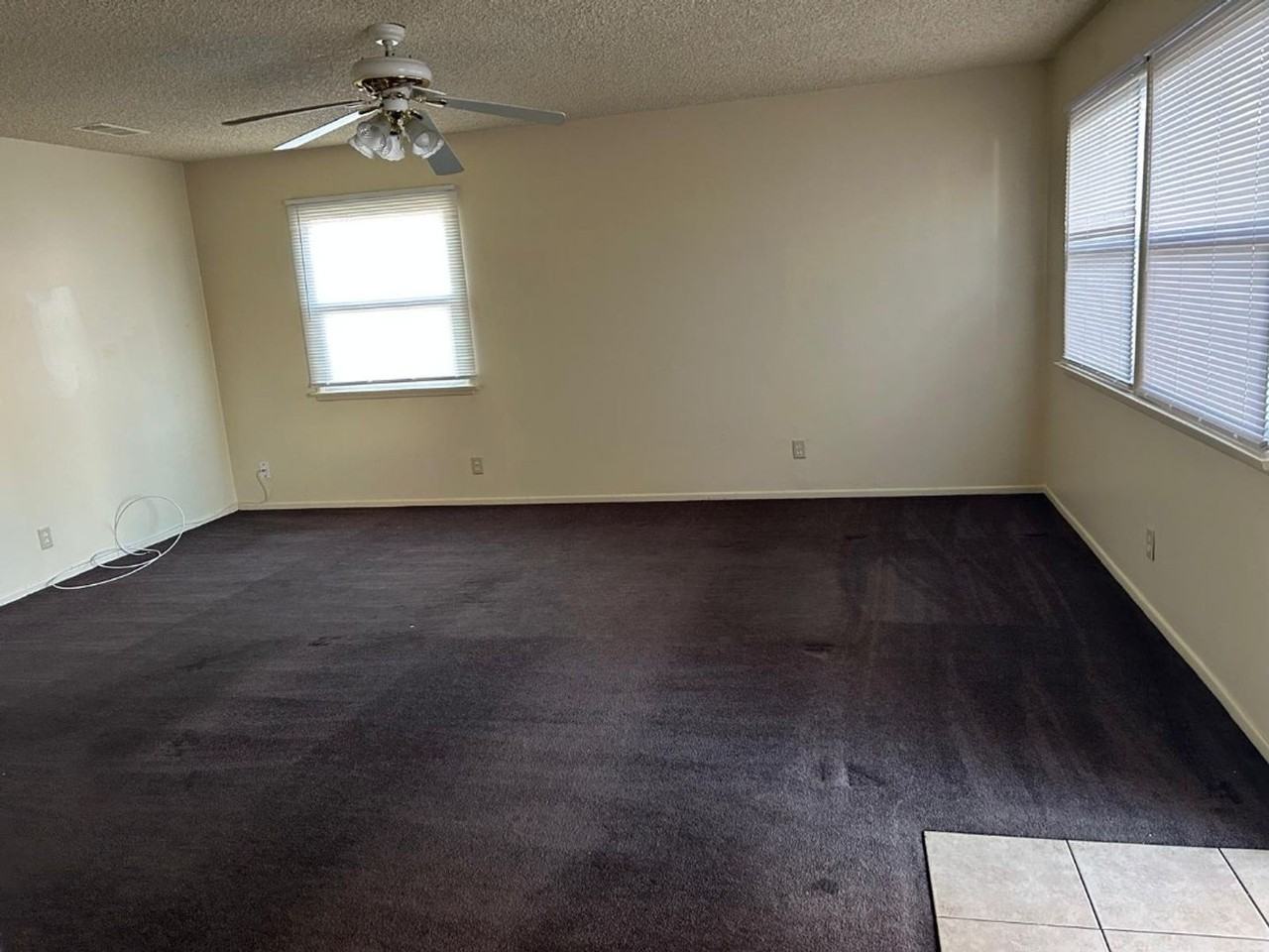 422 W Avenue J8 - Photo 2 of 9