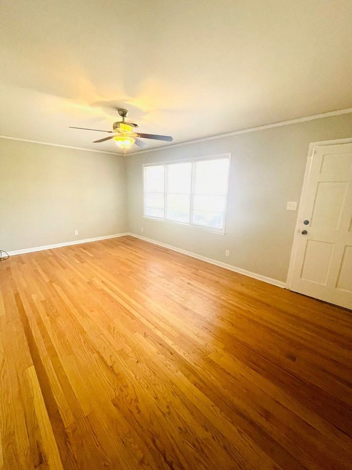 1104 Fairfax Ct - Photo 4 of 12