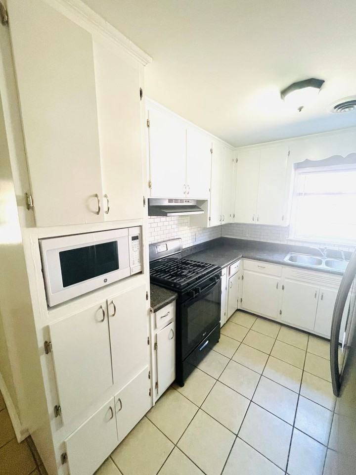 1104 Fairfax Ct - Photo 5 of 12