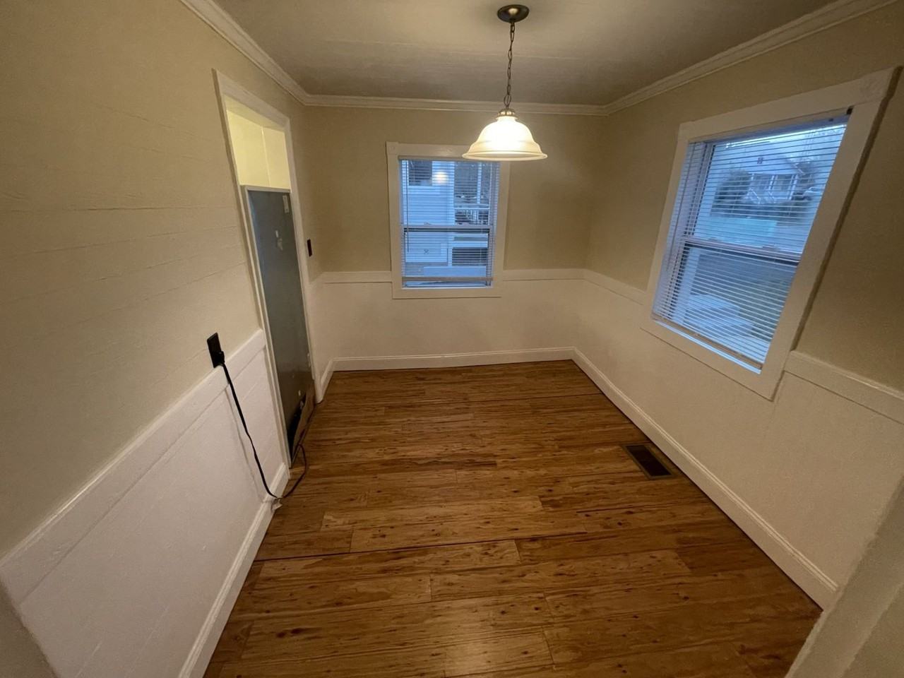 602 Bragg St - Photo 4 of 12