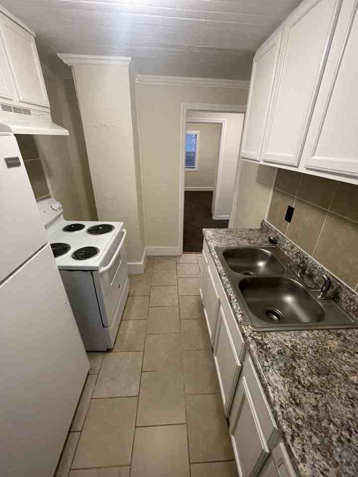 602 Bragg St - Photo 7 of 12