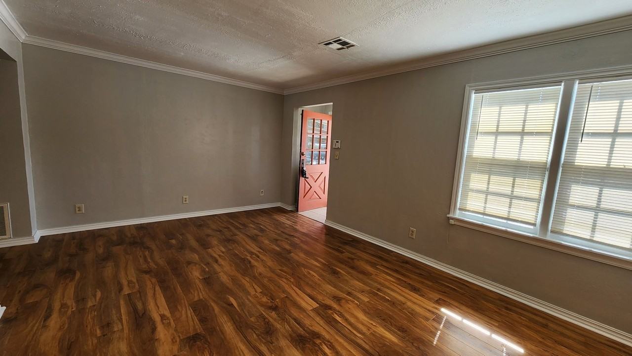 613 Nw 44th St - Photo 2 of 28