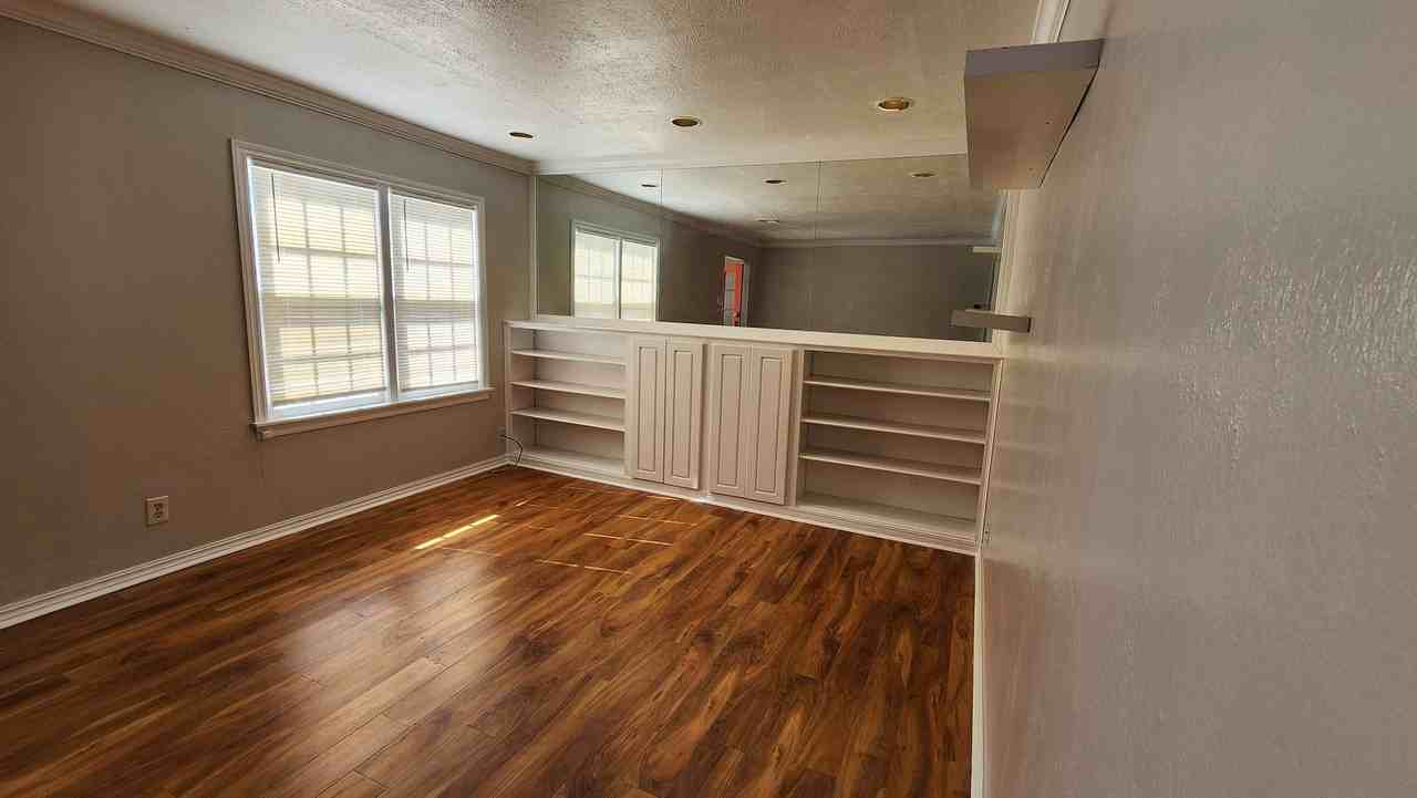 613 Nw 44th St - Photo 3 of 28