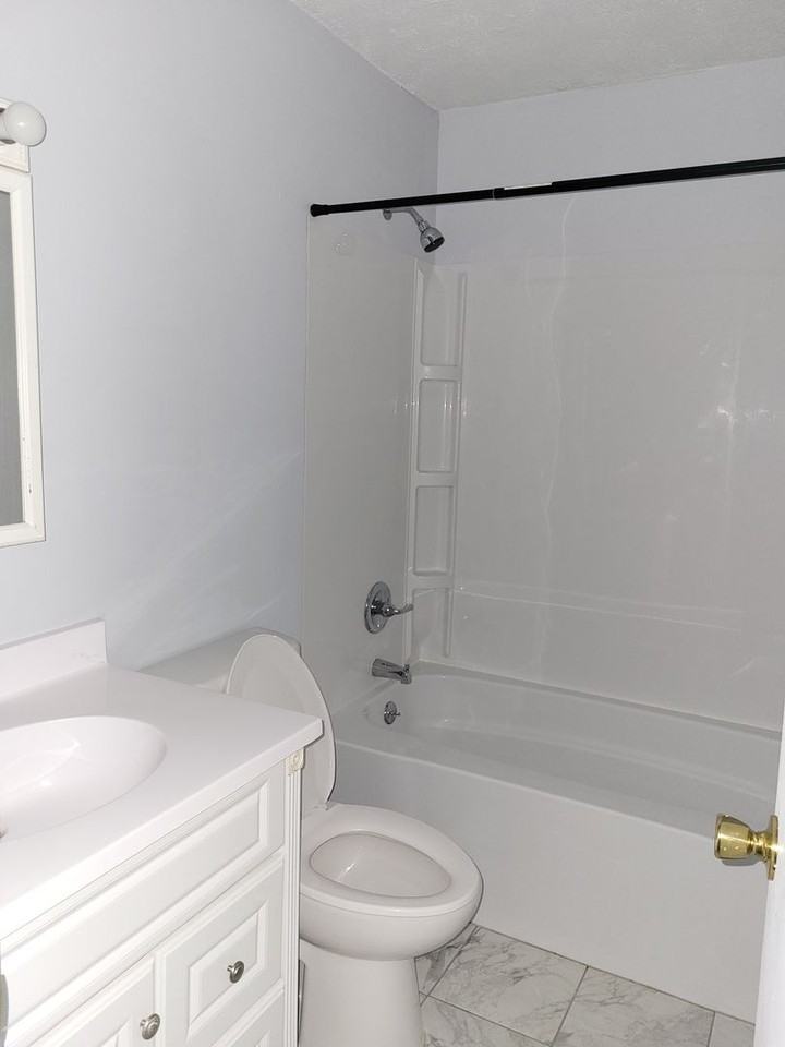 210 Walnut St - Photo 4 of 8