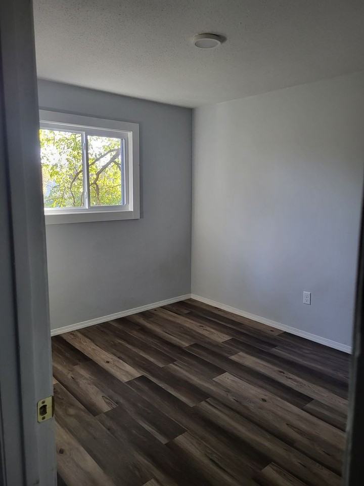 210 Walnut St - Photo 6 of 8