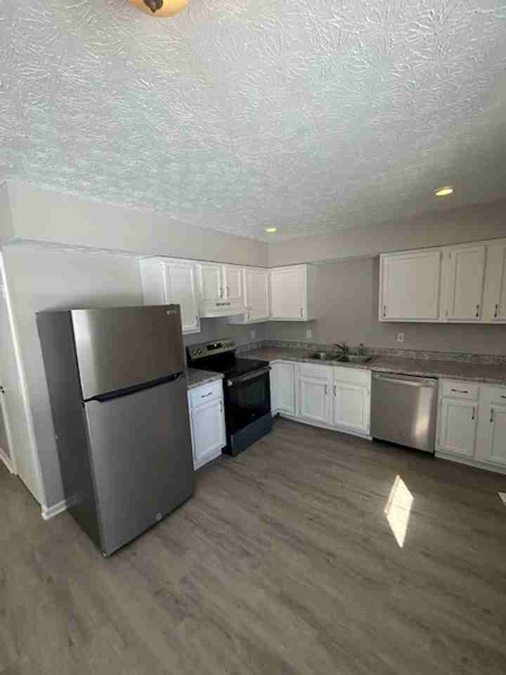 1832 Bairsford Dr - Photo 2 of 11