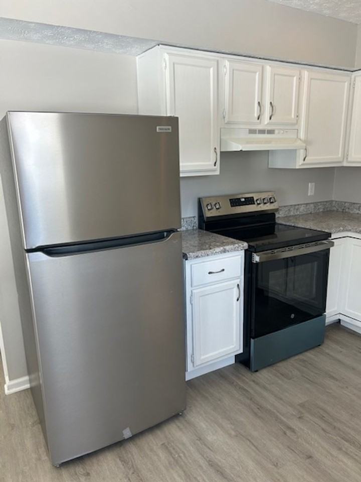 1832 Bairsford Dr - Photo 3 of 11