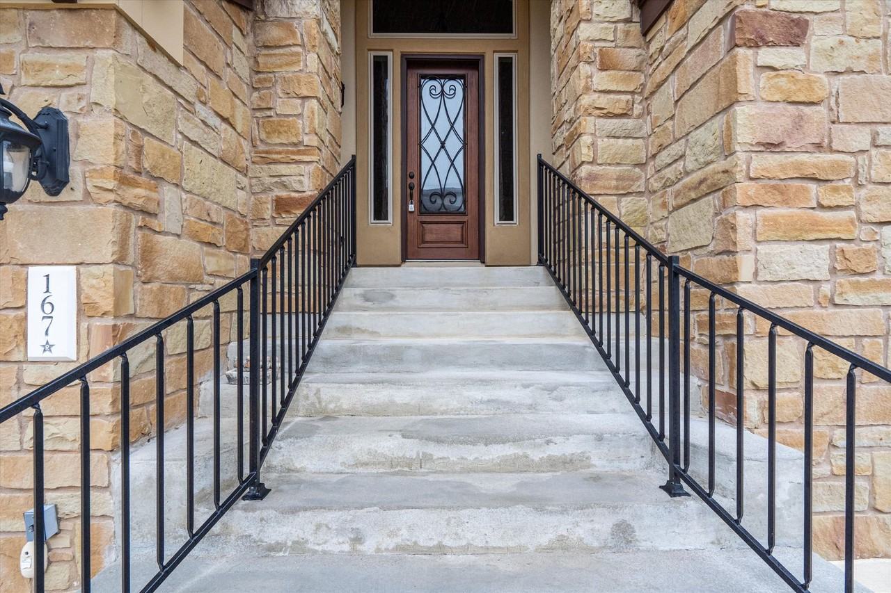 167 Roberto - Photo 2 of 46