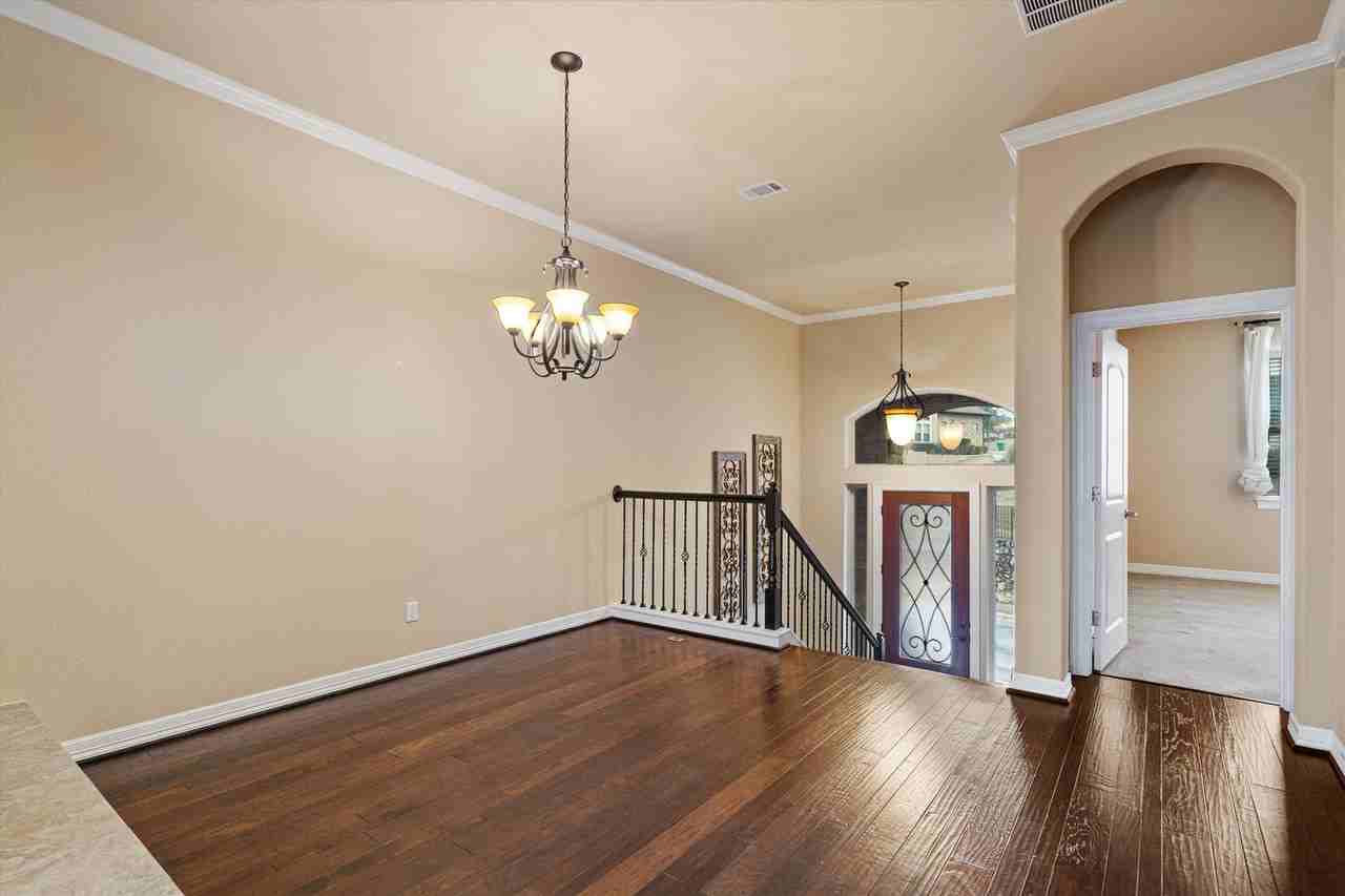 167 Roberto - Photo 3 of 46