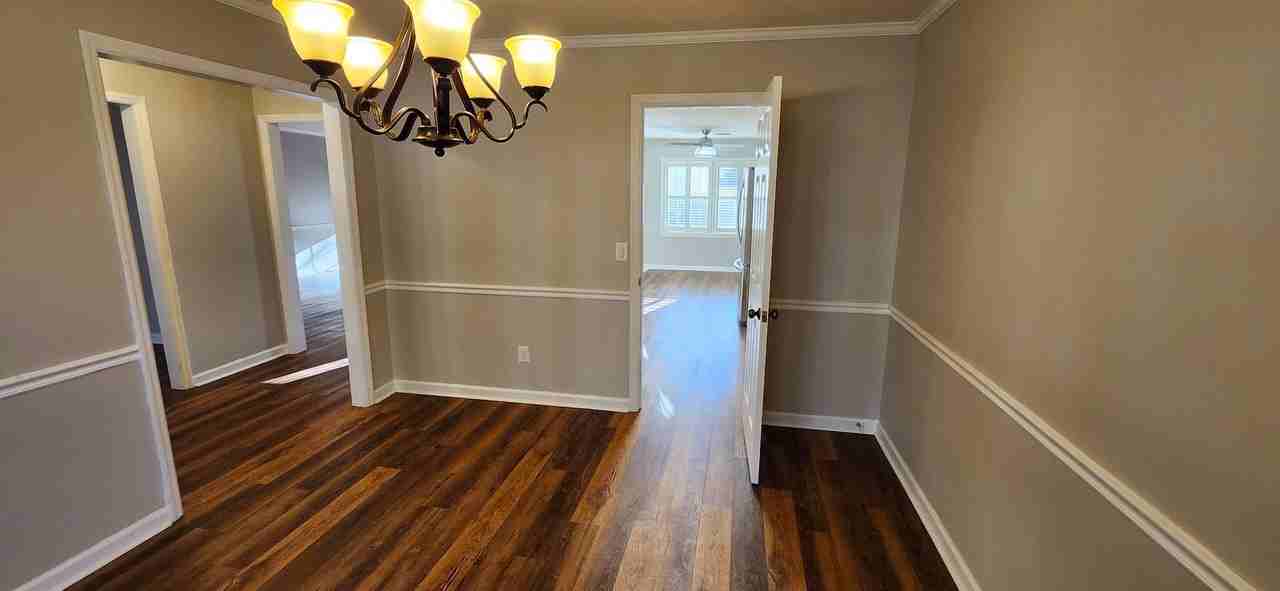 6906 Treetop Ln - Photo 4 of 26