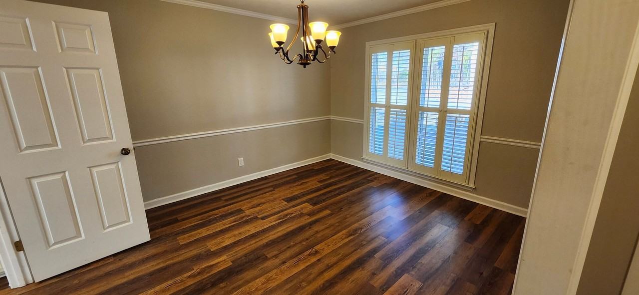 6906 Treetop Ln - Photo 5 of 26