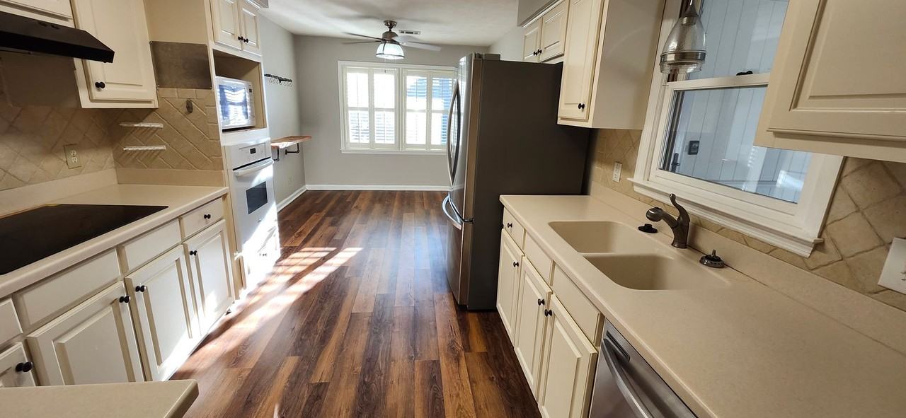 6906 Treetop Ln - Photo 6 of 26