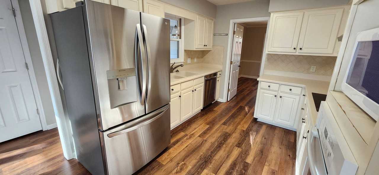 6906 Treetop Ln - Photo 7 of 26