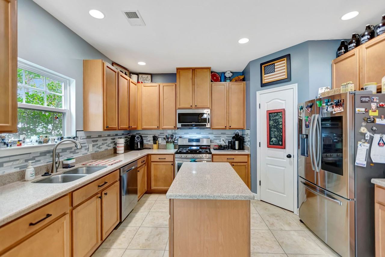 316 Bracken Fern Rd - Photo 3 of 34