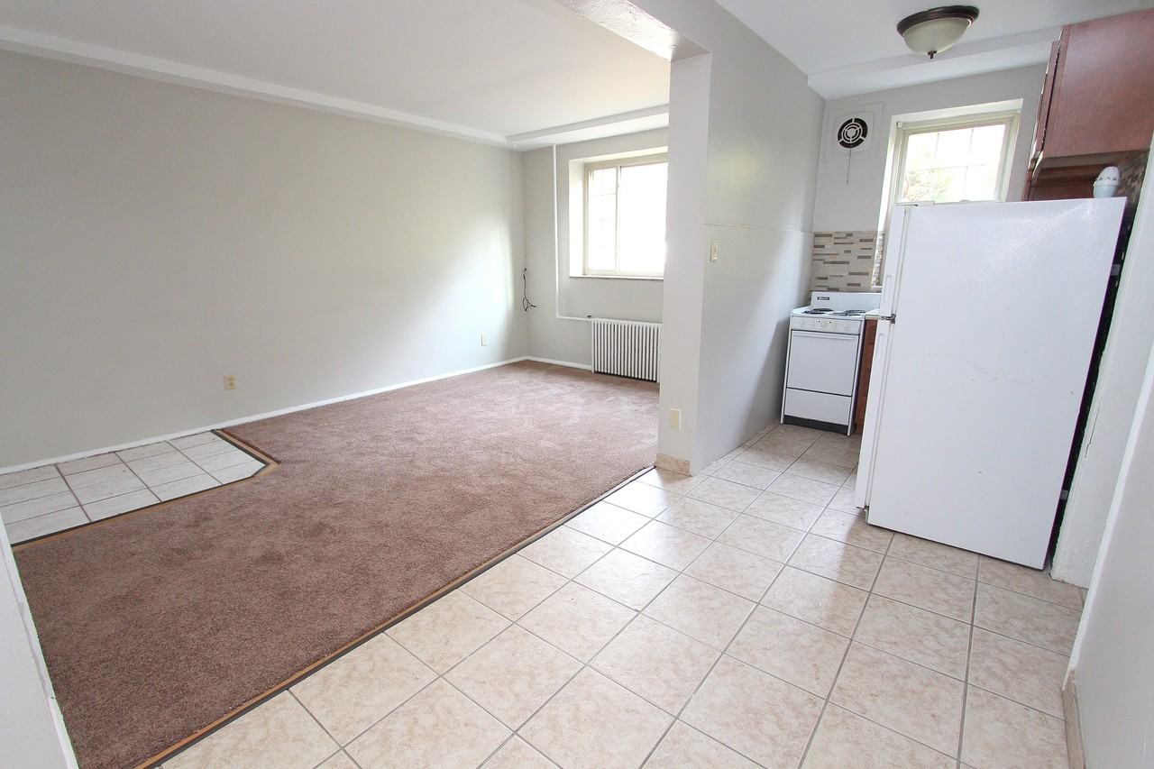 KINGSLEY APARTMENTS -- 013 - Photo 2 of 8