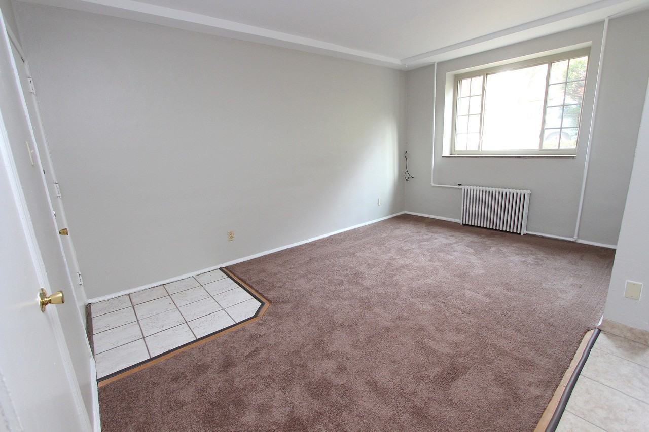KINGSLEY APARTMENTS -- 013 - Photo 3 of 8