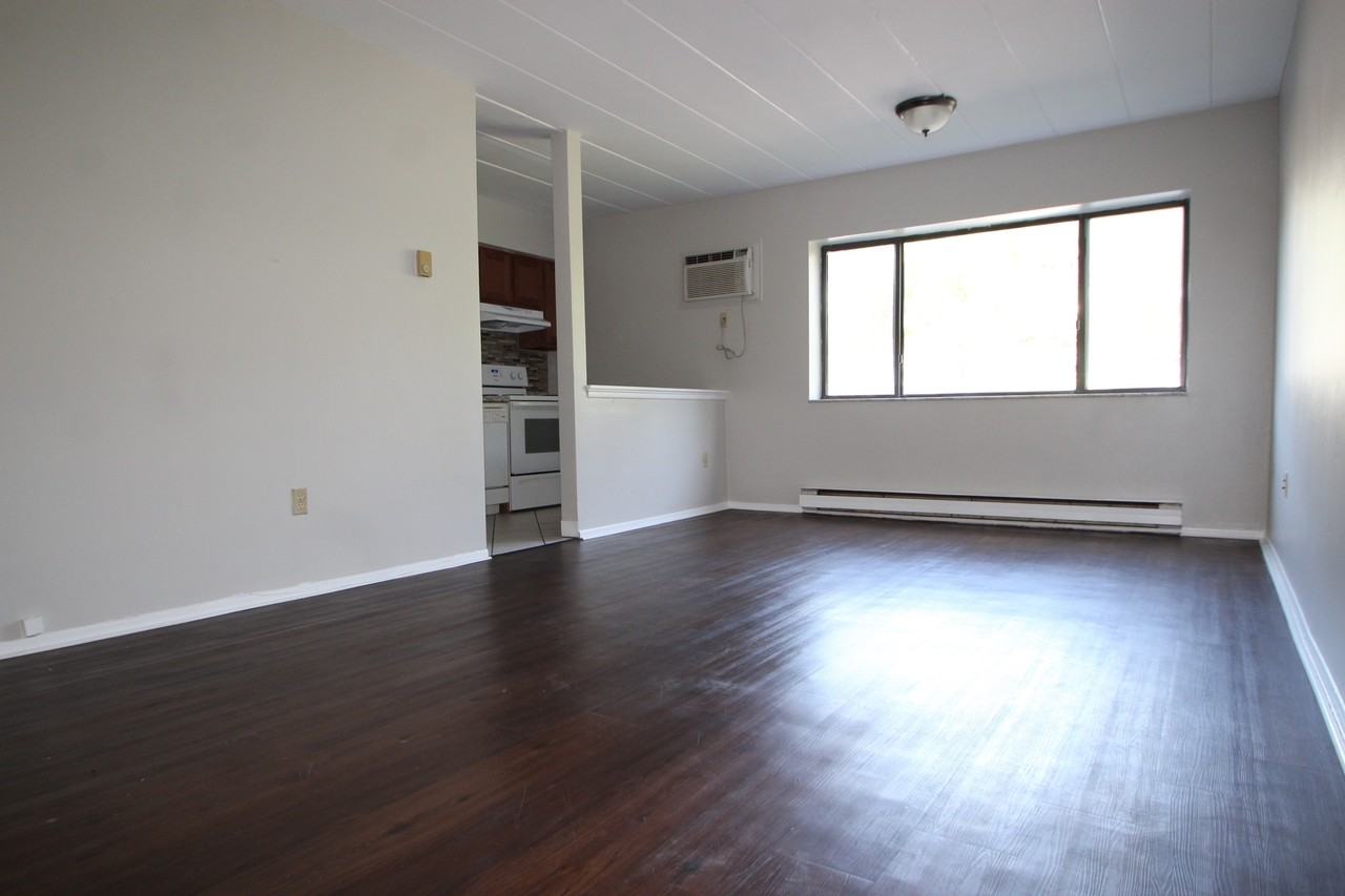 LYNWOOD APARTMENTS -- 001 - Photo 3 of 20