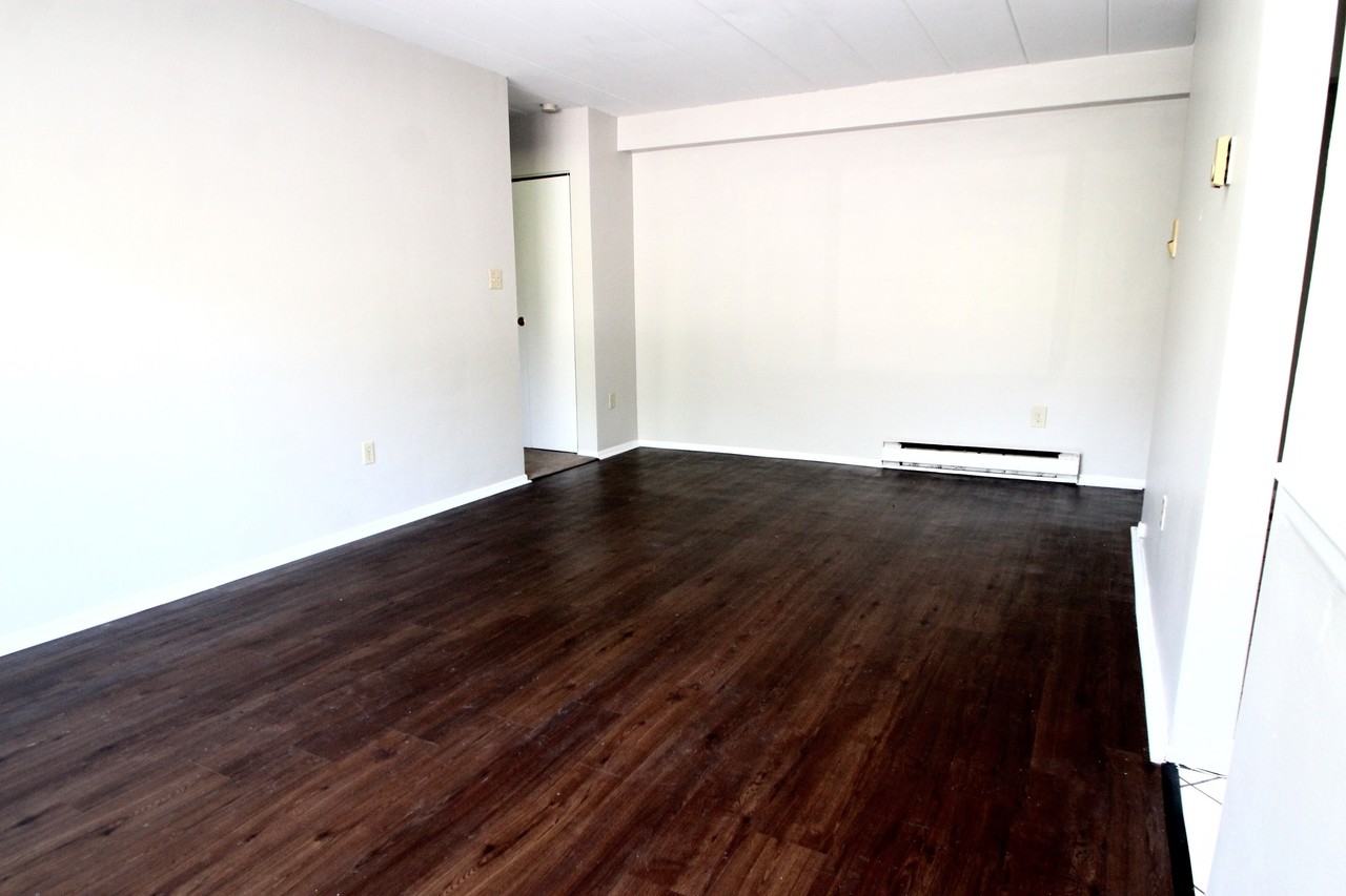 LYNWOOD APARTMENTS -- 001 - Photo 4 of 20