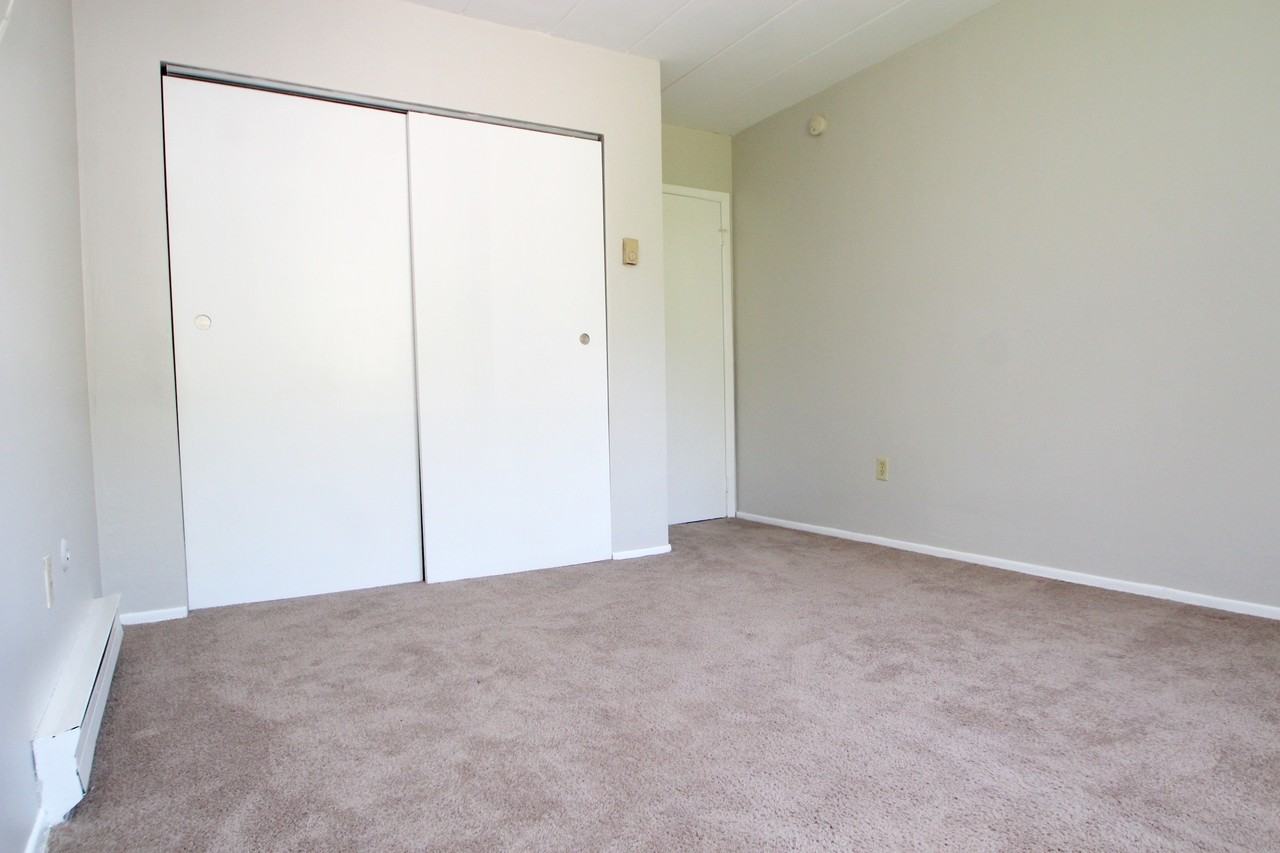 LYNWOOD APARTMENTS -- 001 - Photo 6 of 20