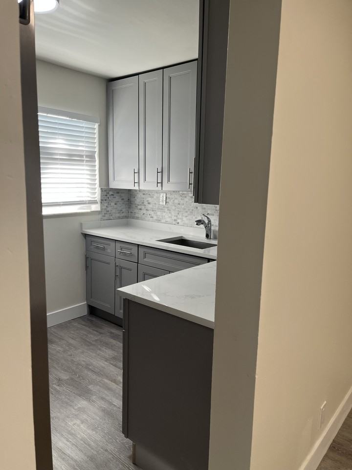 Aqua Residence @ Hollywood - Photo 2 of 36