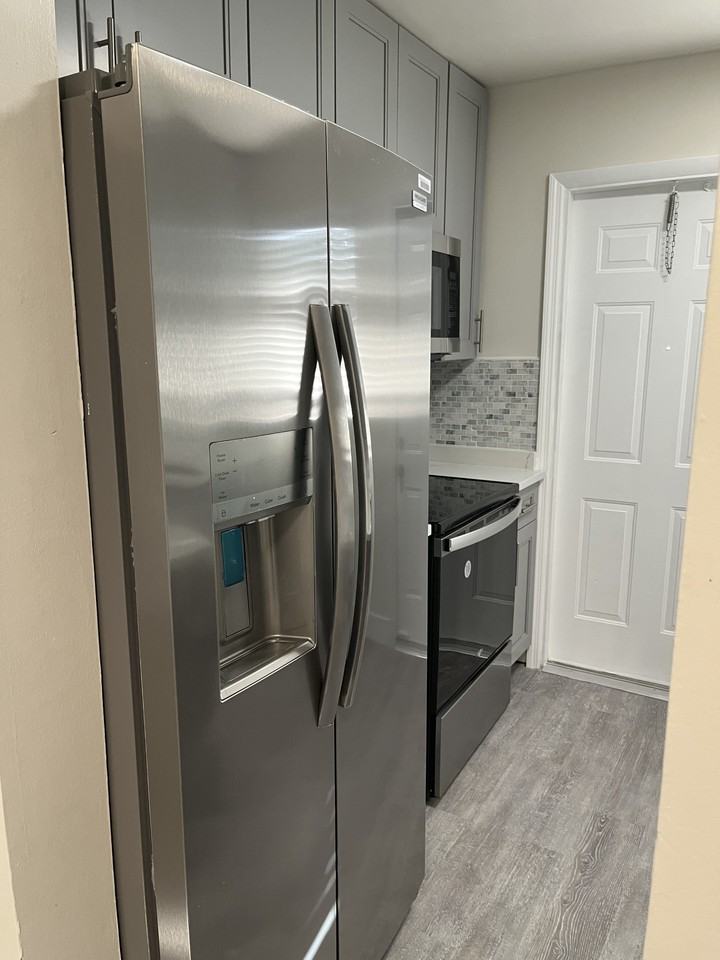 Aqua Residence @ Hollywood - Photo 3 of 36