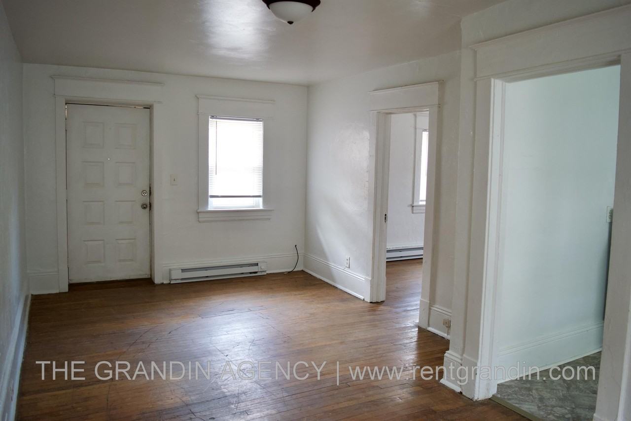 1624 Chapman Avenue Southwest - Photo 5 of 16