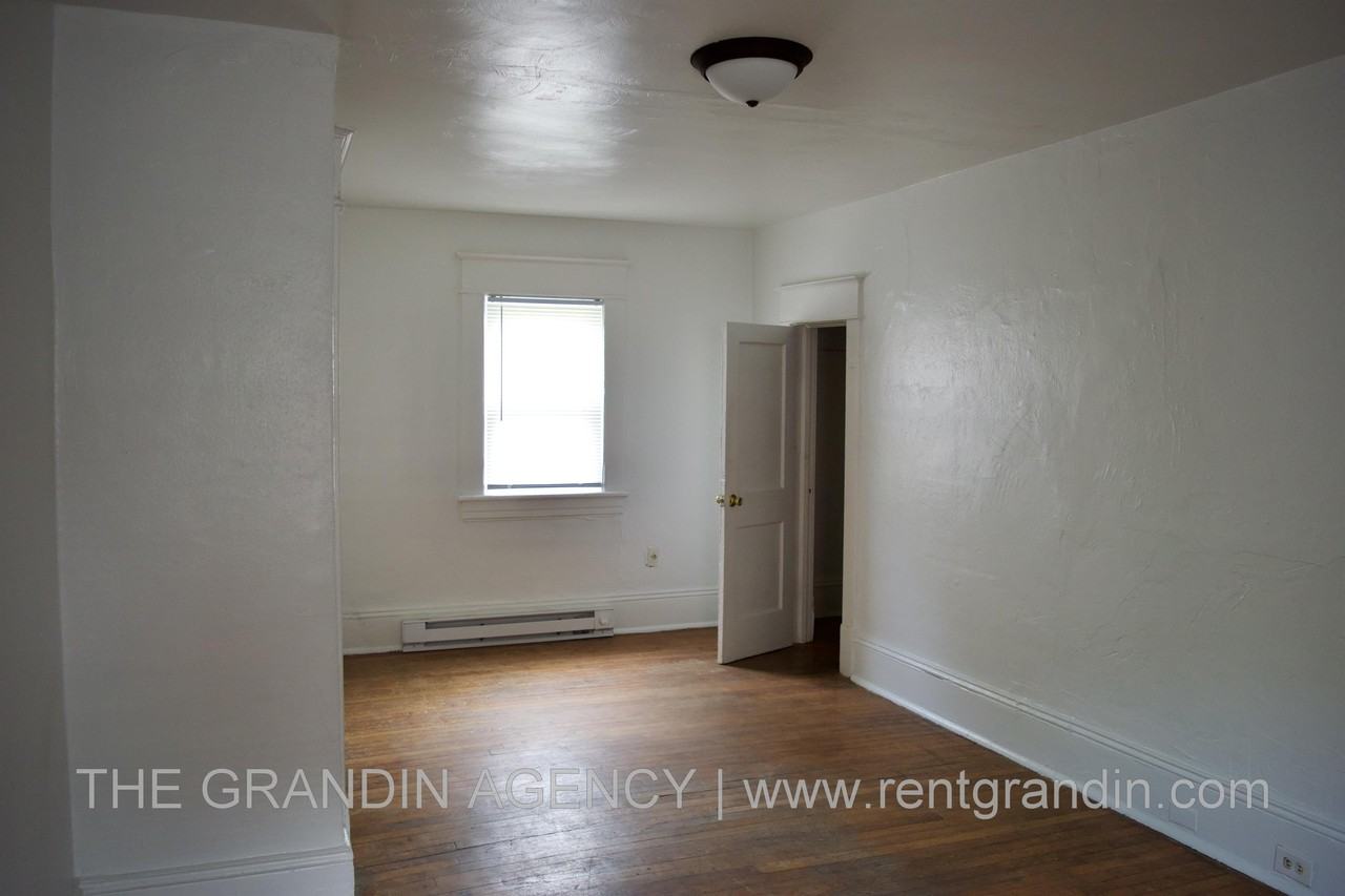 1624 Chapman Avenue Southwest - Photo 6 of 16