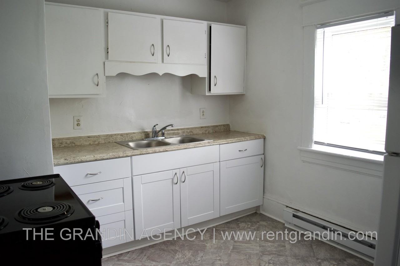 1624 Chapman Avenue Southwest - Photo 7 of 16