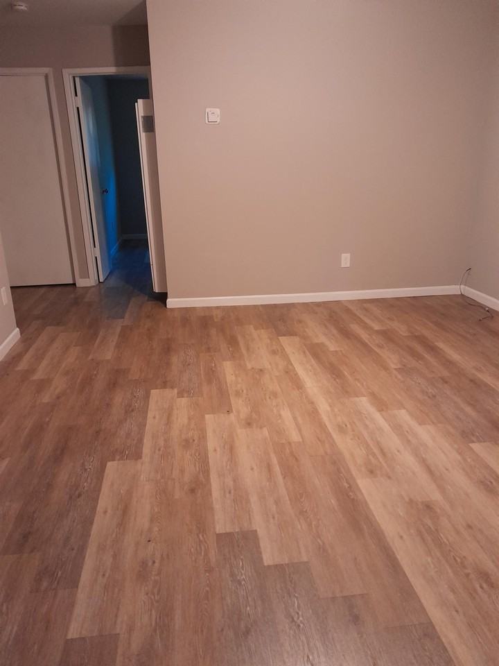 4373 North Chestnut Avenue - Photo 4 of 8