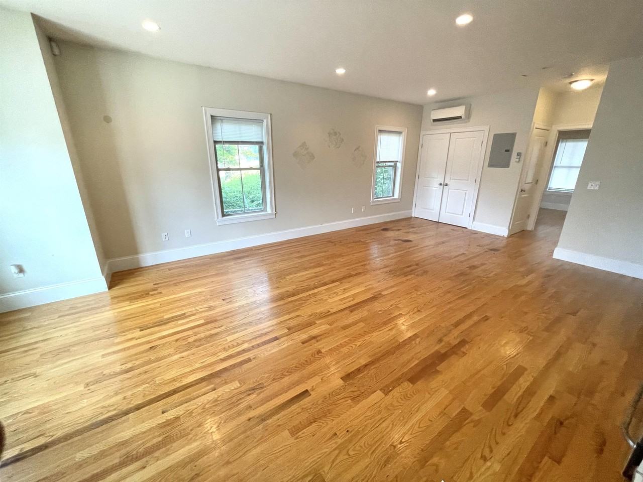 341 Gallivan Boulevard - Photo 2 of 20