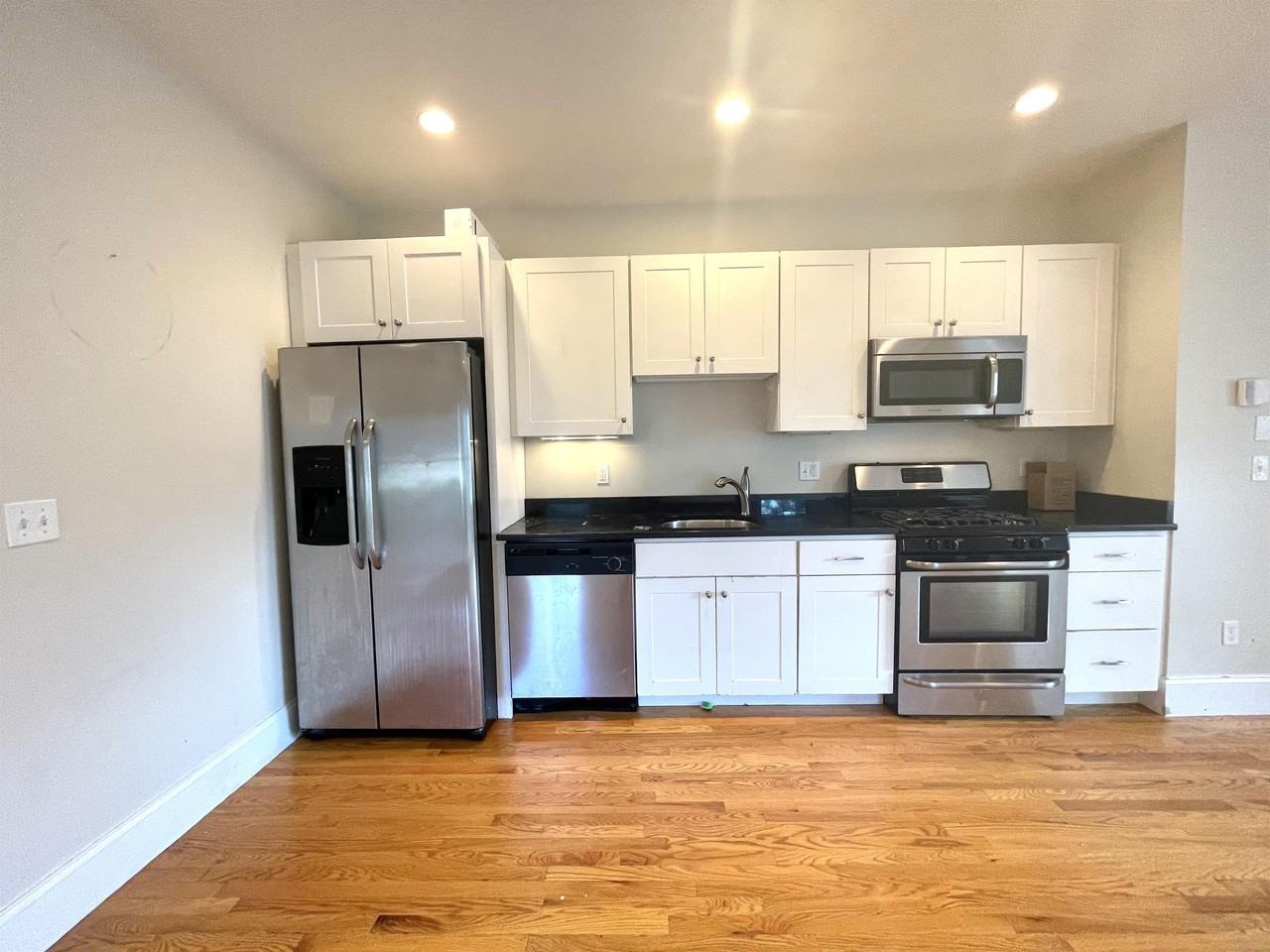 341 Gallivan Boulevard - Photo 3 of 20