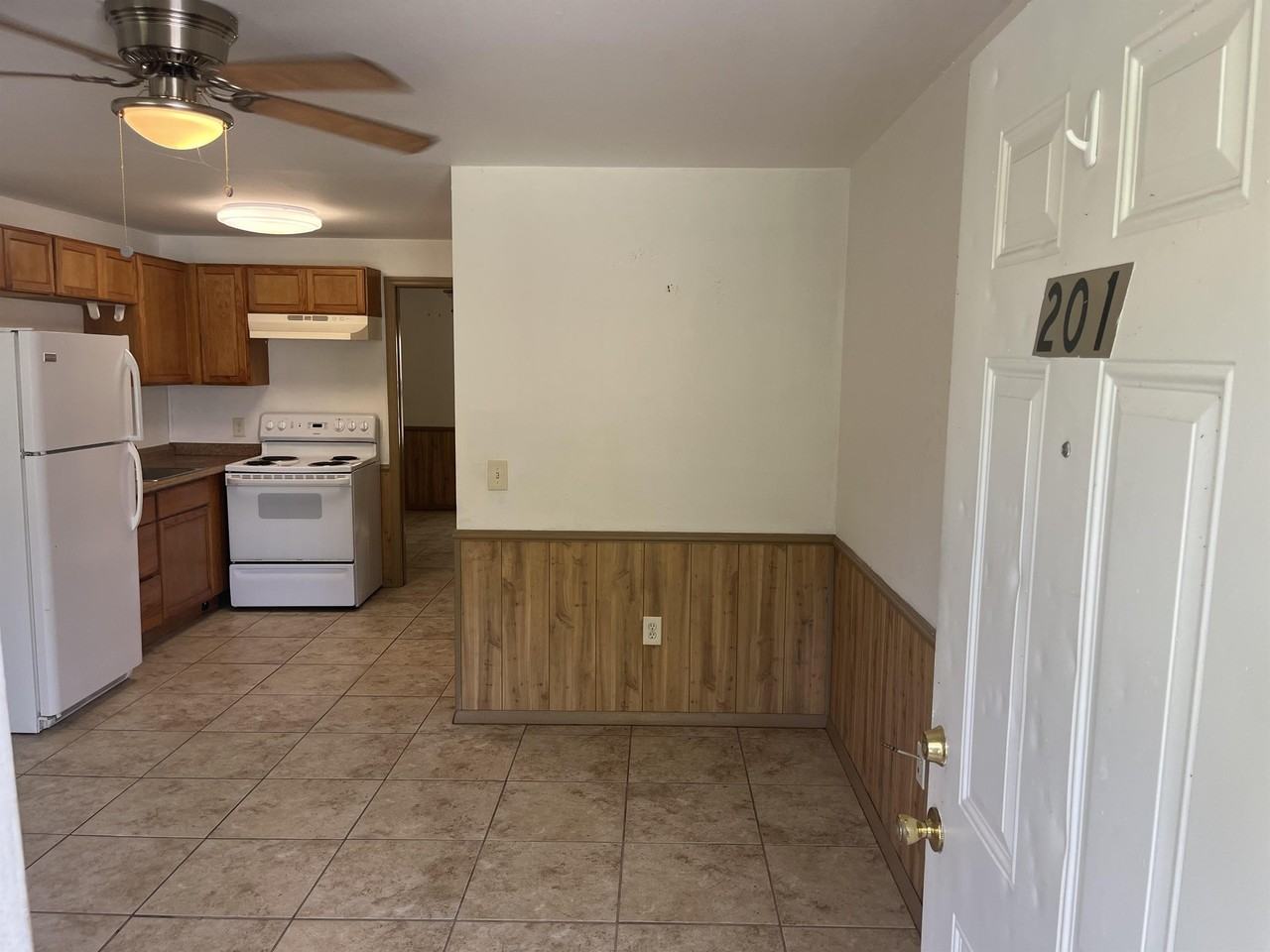 988 Southwest Arlington Boulevard - Photo 3 of 13