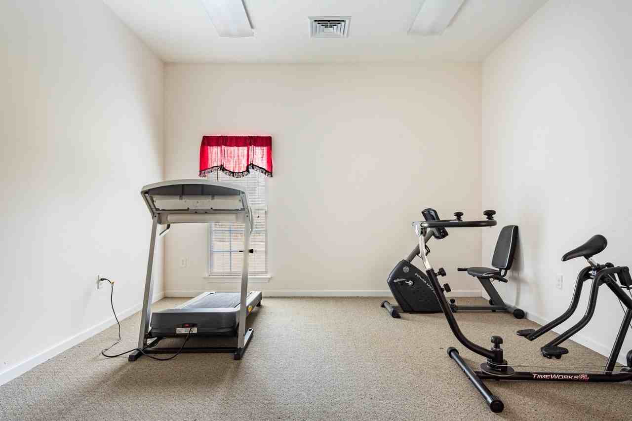 Kings Square II - Photo 7 of 11