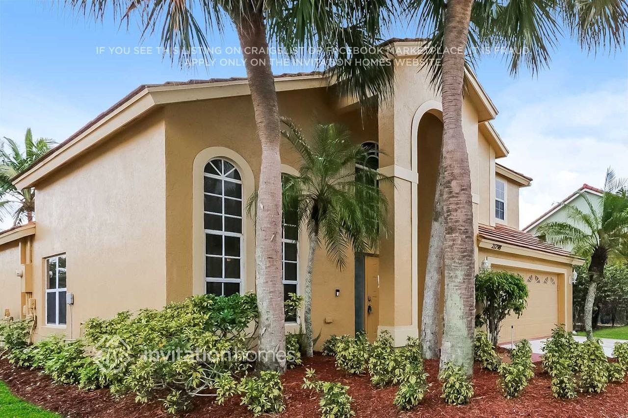 21798 Philmont Ct - Photo 2 of 18