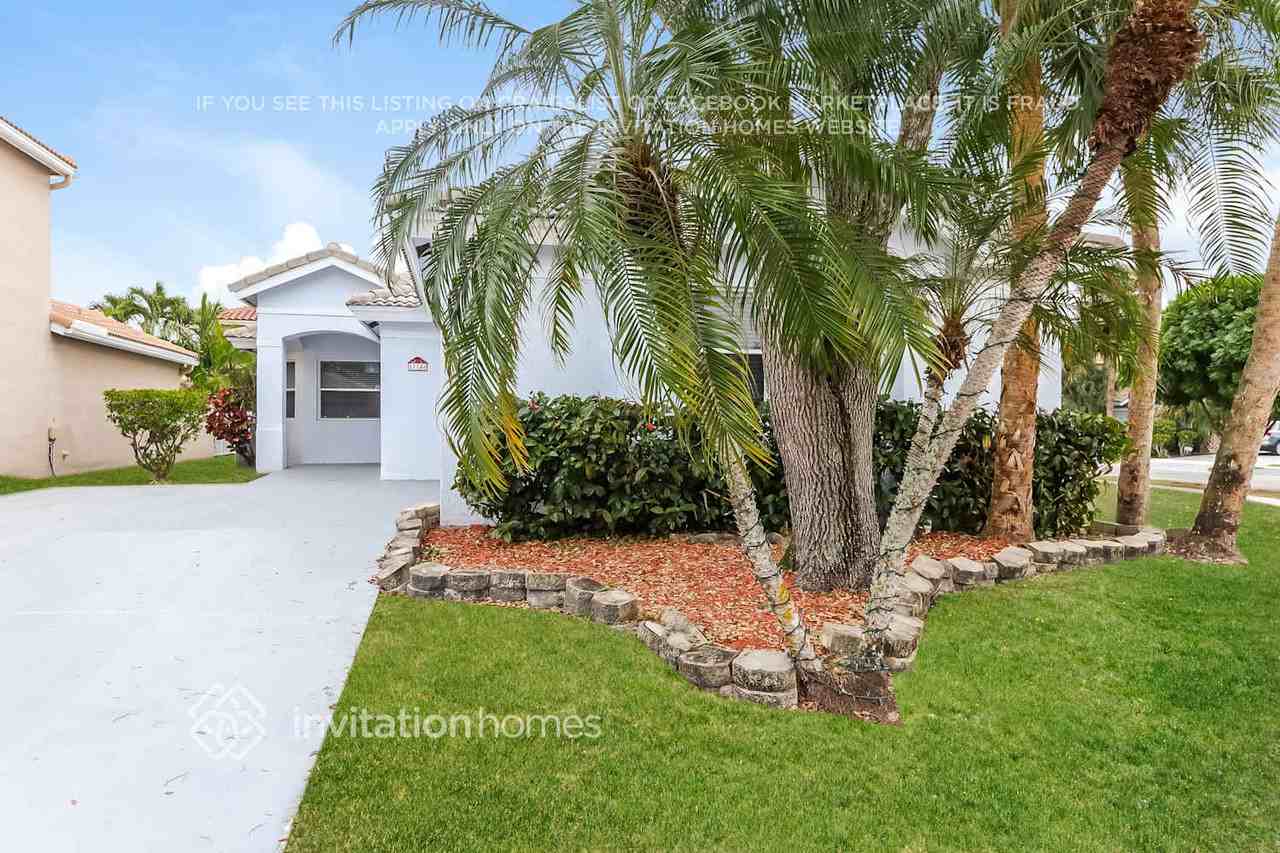 11146 Harbour Springs Cir - Photo 3 of 17