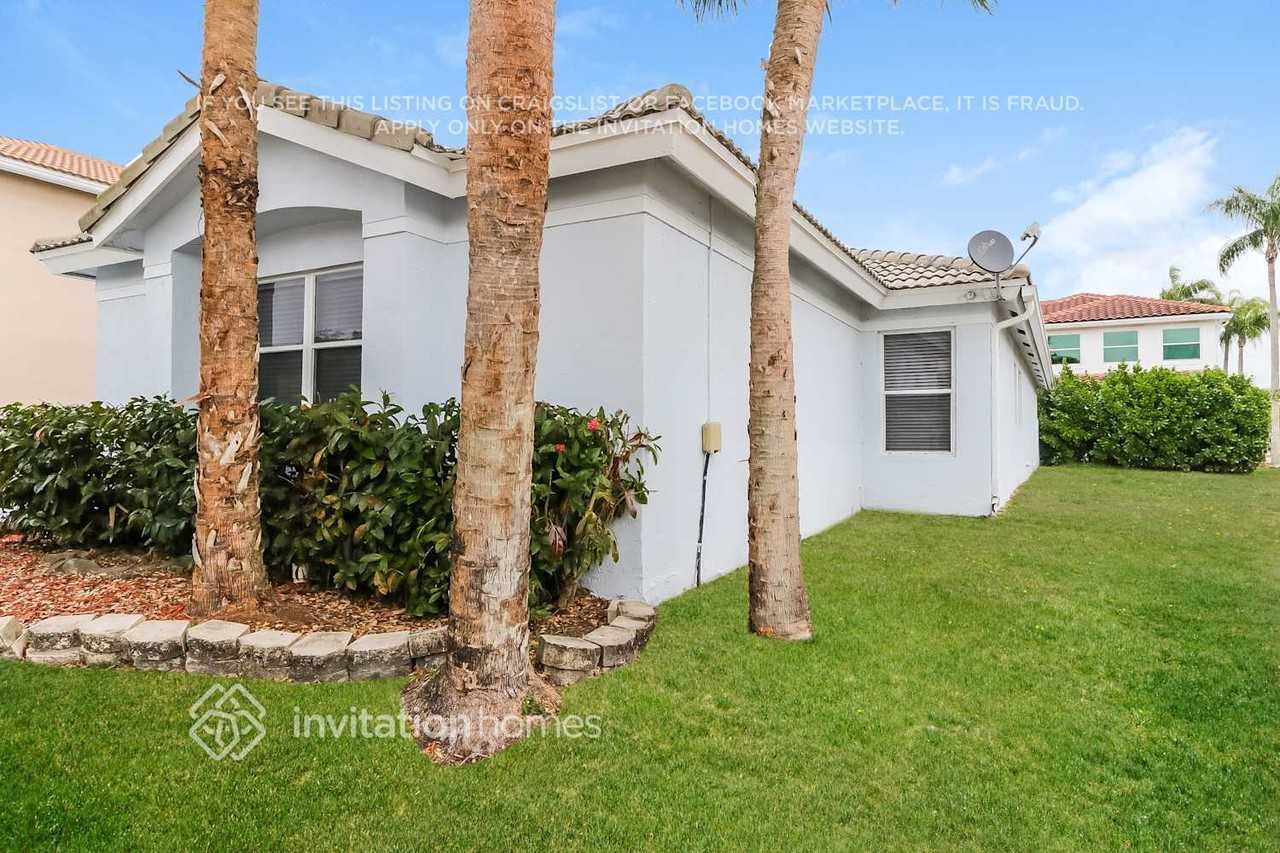 11146 Harbour Springs Cir - Photo 4 of 17