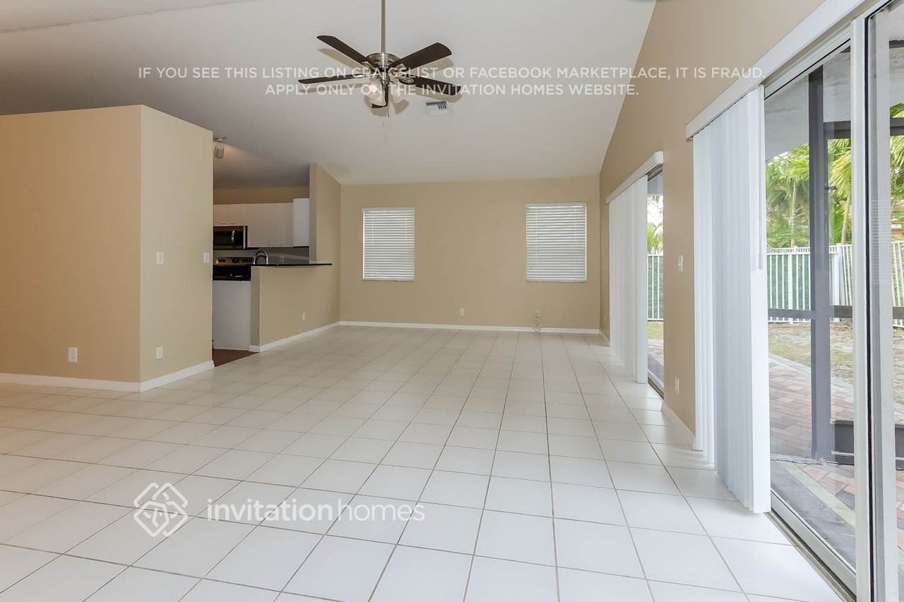 11146 Harbour Springs Cir - Photo 5 of 17