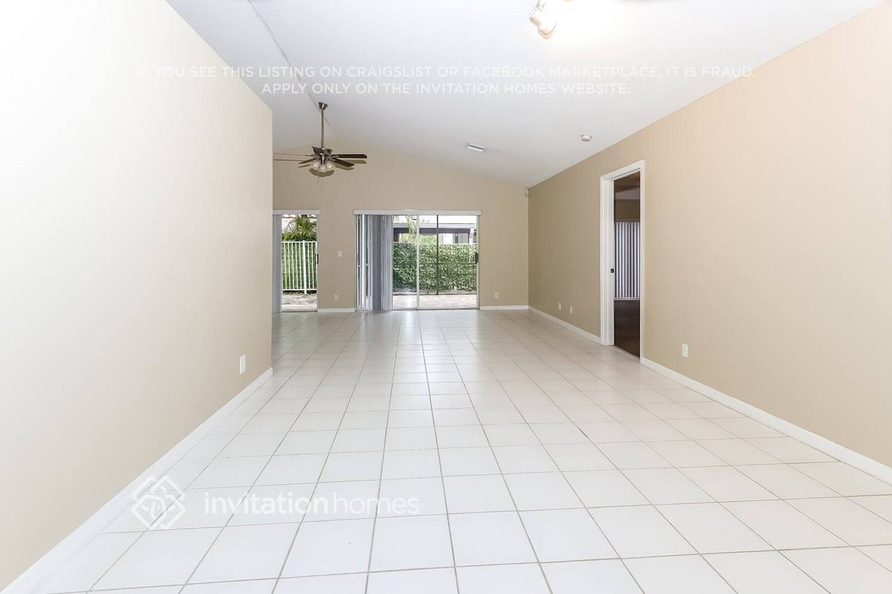 11146 Harbour Springs Cir - Photo 6 of 17