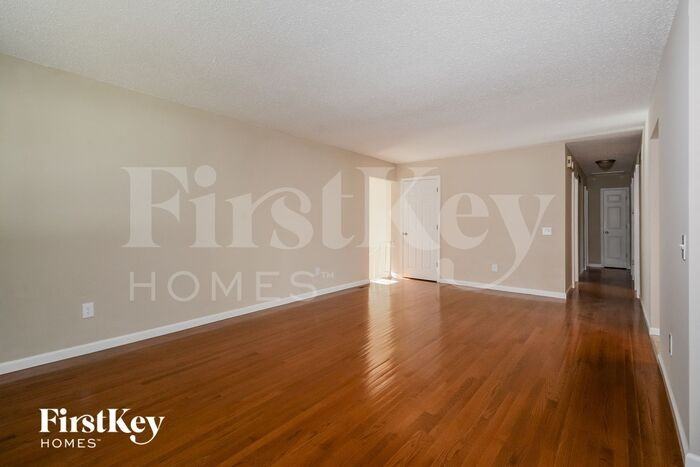 319 Windyoak Dr - Photo 3 of 15
