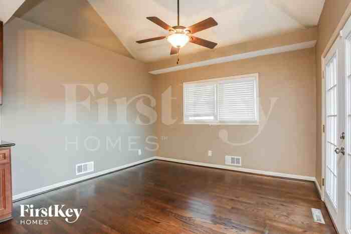 3600 S Cottage Ave - Photo 3 of 15