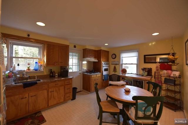 225 David Hooper Dr - Photo 3 of 9