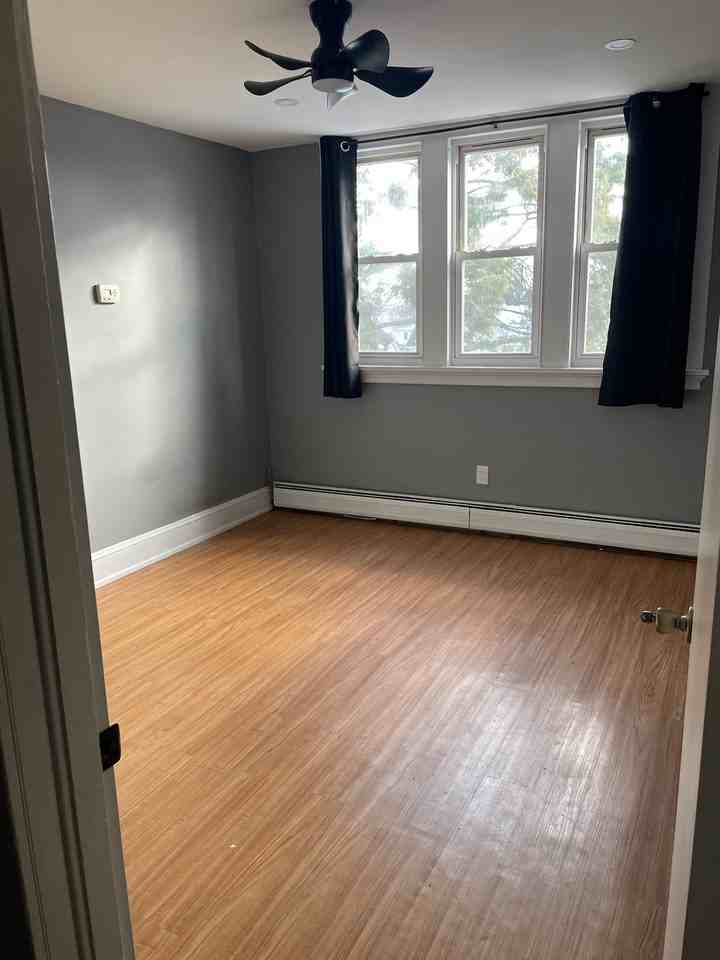 225 N 19th St #1 - Photo 3 of 4